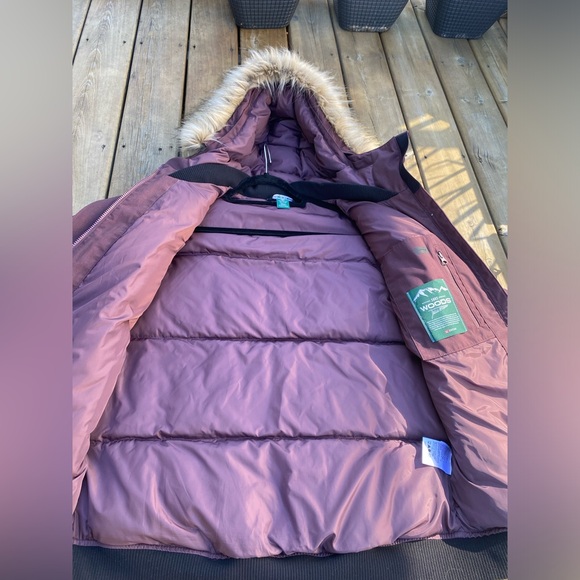Woods Puffer Jacket Women’s XL in Huckleberry color w/ hood & Removable faux fur - Picture 10 of 16